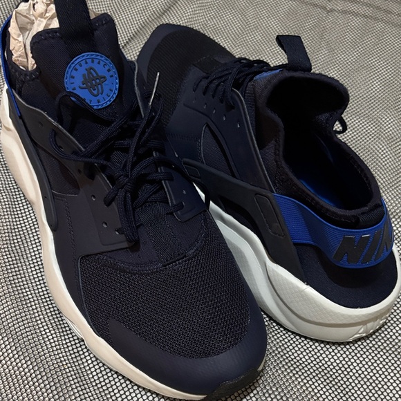 Nike AIR HUARACHE Men's Dark Blue and Black Sneakers (NEW) - Picture 1 of 6